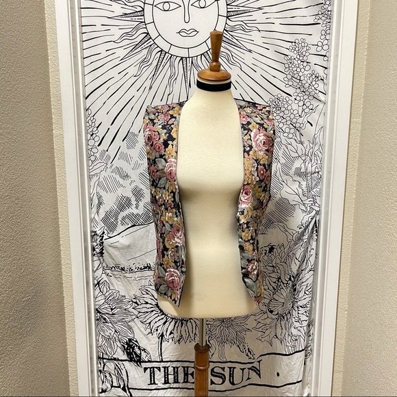 🌈 Beautiful Vintage floral vest - Picture 2 of 12